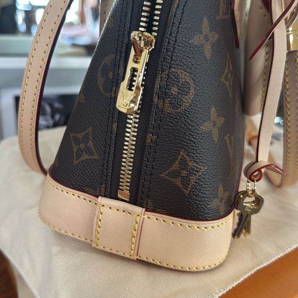 NEW! ALMA BB FROM THE BOUTIQUE! NEW MODEL WITH ADJUSTABLE STRAP! 2025 - Picture 7 of 17
